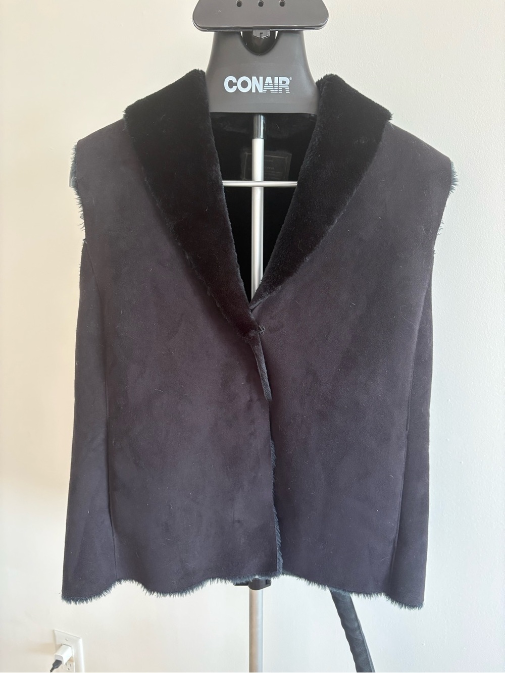 Authentic Ralph Lauren Women's Black Fur / Suede Vest - Classic Sleeveless Coat - Picture 2 of 2